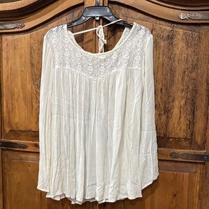 Elegant White flowy Lace Women's Top